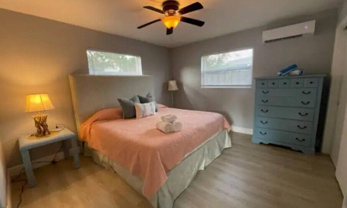Palm Beach Shores Condominio | Hot Tub, Walk to Beach, Snorkeling, Surfing