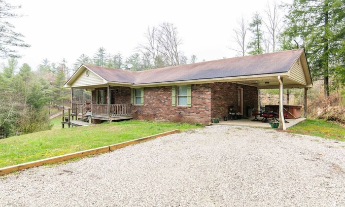 Rogers Apartamento | Hot Tub & WiFi -Carrie`s Cottage - Red River Gorge