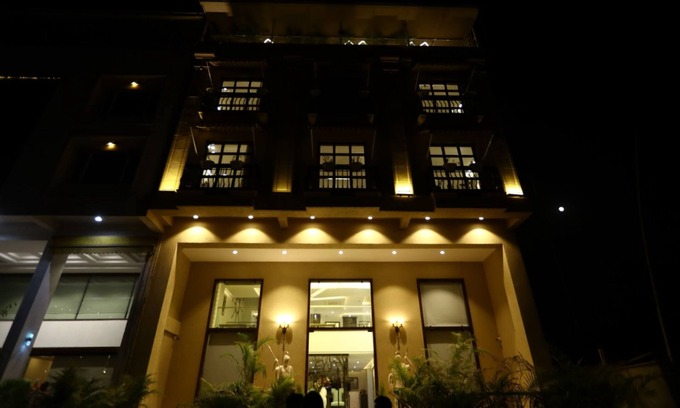 Bhopal Hotel | Hotel 18 Keys