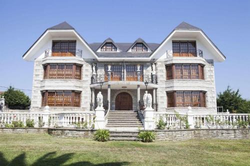 Escobedo de Camargo Hotel | Hotel Antoyana