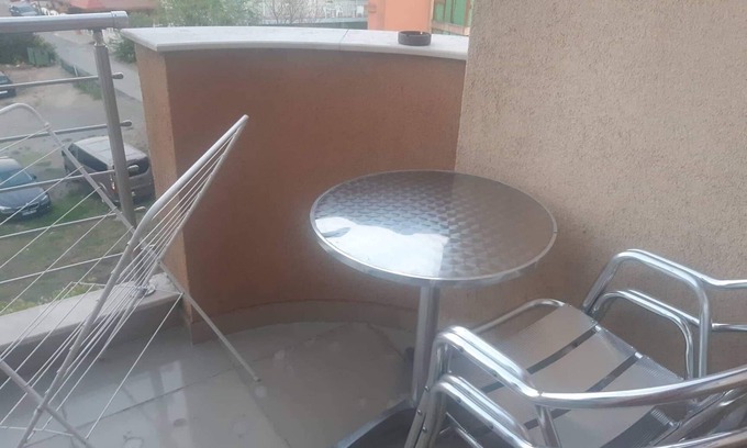 Nessebar Apartamento | Hotel apartment with a pool right across the street from the beach