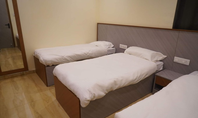 Allahabad Hotel | Hotel Aroma