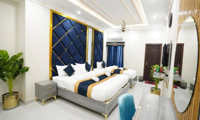 Lahore Hotel | Hotel Breezy