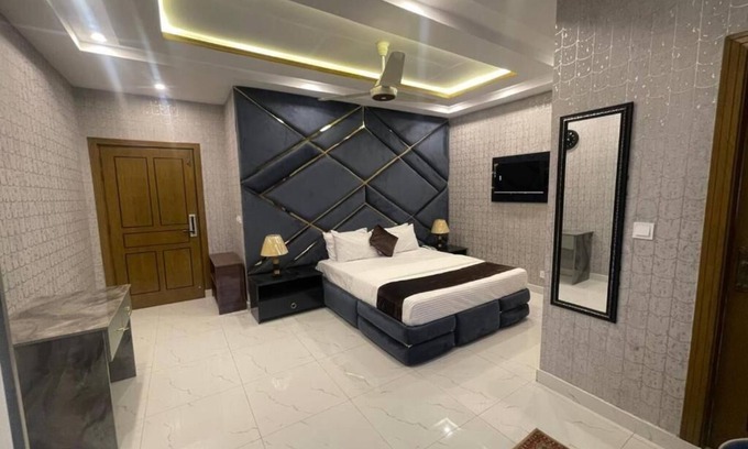 Fatehjang Hotel | Hotel Croydon International