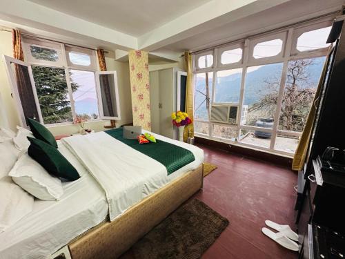 Dalhousie Hotel | Hotel Eagle Nest Central Heated
