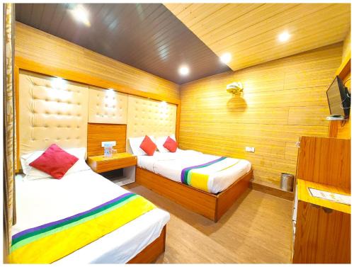 Nainital Hotel | Hotel FTZ Near Mall Road & Lake View Hotel - Attached Balcony - Free Parking & Wi-fi Restaurant Facilities - Best Lake View Hotel