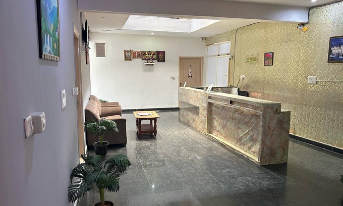 Electronics City Cabina | Hotel Golden Suites
