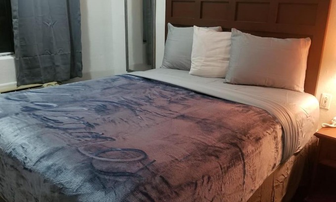 Stillwater Apartamento | Hotel King Bed Hotel Room 104 Booking