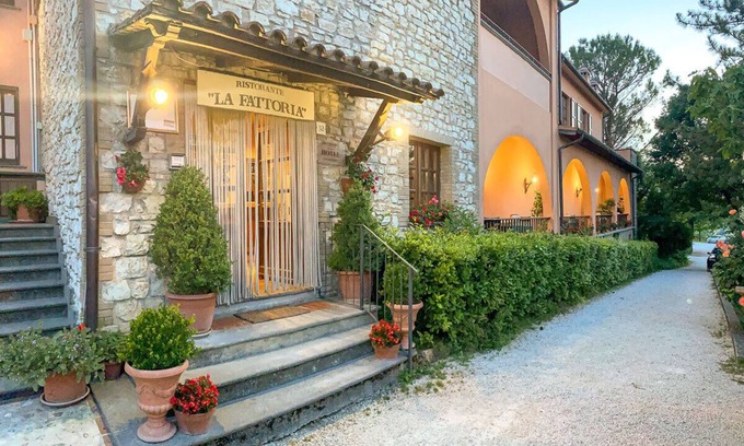 San Giovanni di Baiano Hotel | Hotel La Fattoria