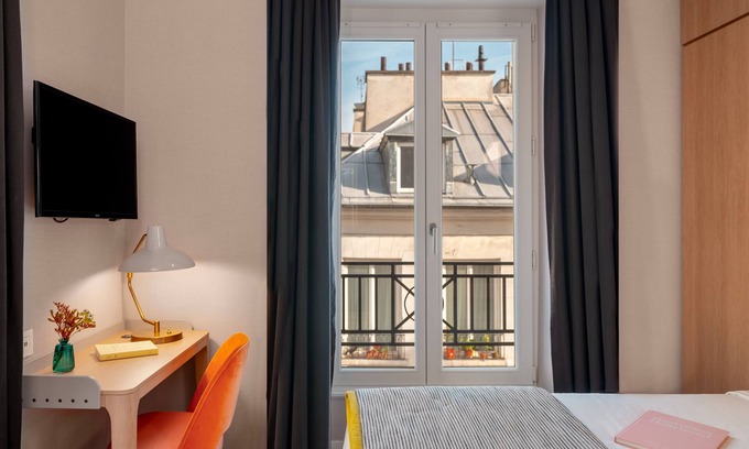 Quartier de la Folie-Mericourt Hotel | Hotel Le Mareuil