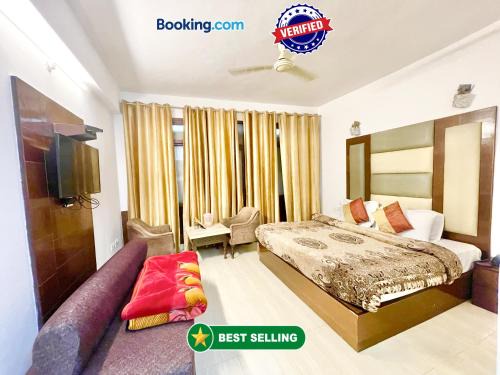 The Mall Road Hotel | HOTEL LP ! MUSSOORIE near mall road Spacious-Room-with-wi-fi-and-Parking-availability, best hotel in Mussoorie