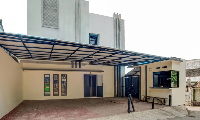 Depok Hotel | Super OYO 3878 Graha Hsc Syariah