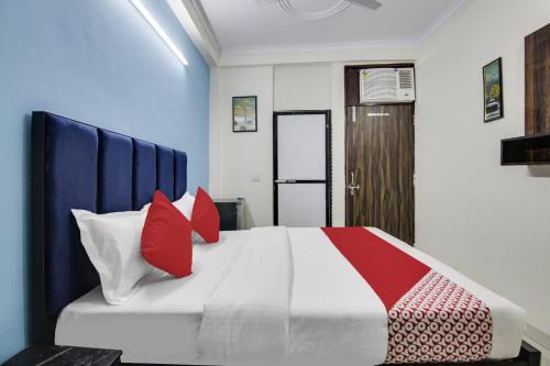 Sainik Farm Hotel | Hotel O Happy Stay