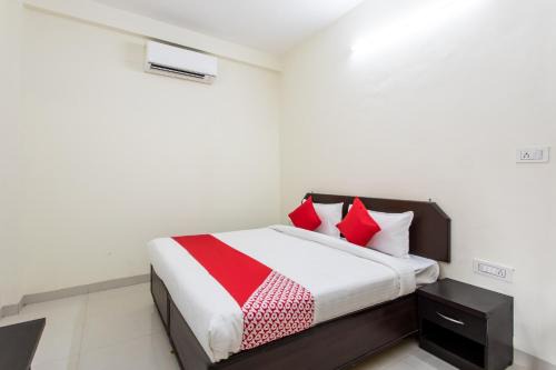Sanwer Hotel | Hotel O HOTEL ROYAL INN