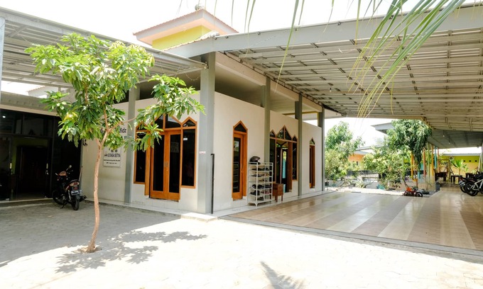 Madiun Hotel | Hotel O Ilyasa Family