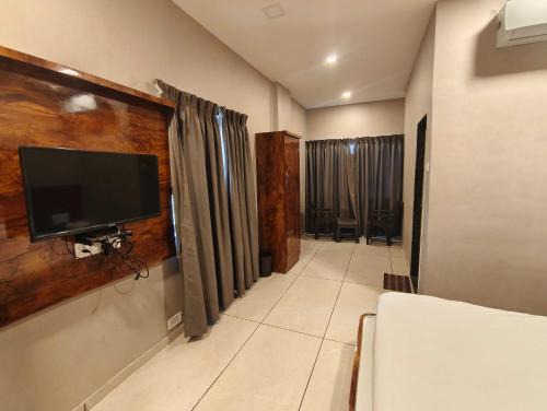 Gondedumala Hotel | Hotel O Maharashtra Darbar Gonde