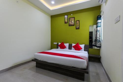 Rau Hotel | Hotel O Nabhyansh Elite Lokmanya Nagar railway station