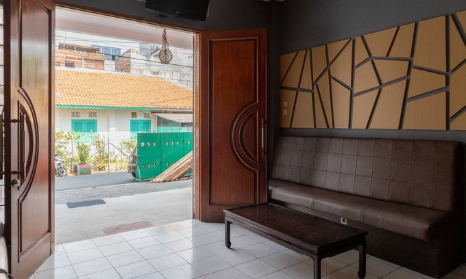 Gambir Hotel | Hotel O Pasar Baru Inn