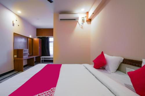 Hyderabad Hotel | Hotel O Raja Residency Near Snow World