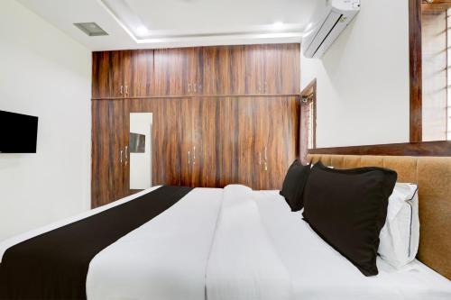 Hyderabad Hotel | Hotel O Rock View Suits