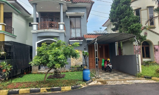 Purwokerto Hotel | Hotel O Salma Homestay Syariah Near alun alun kota purwokerto