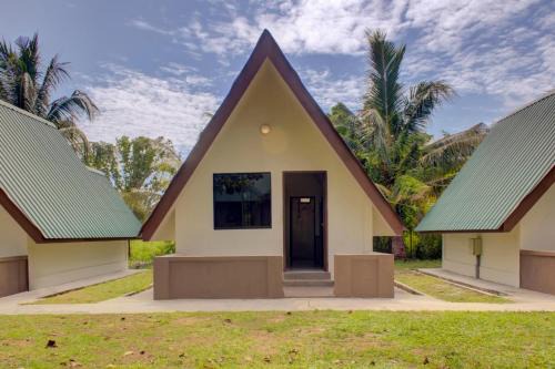 Sedili Kechil Hotel | Hotel O Sedili Inn Resort