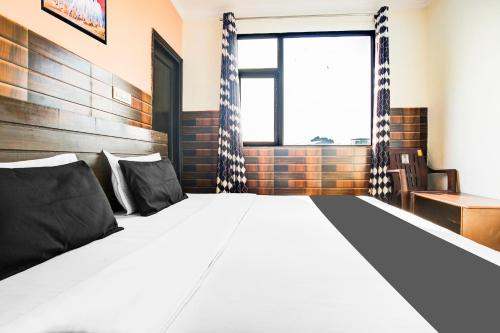 Sector 45 Hotel | Hotel O Shivansh Palace