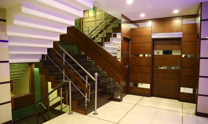 Sector 35 Hotel | Hotel Park Inn