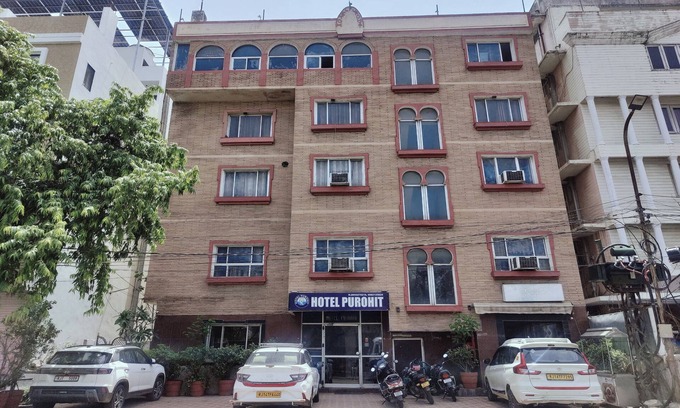 Sindhi Camp Hotel | Hotel Purohit Sindhi Camp