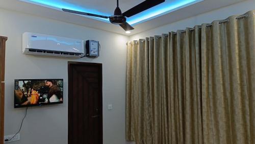 Kharar Hotel | Hotel Royal Bites