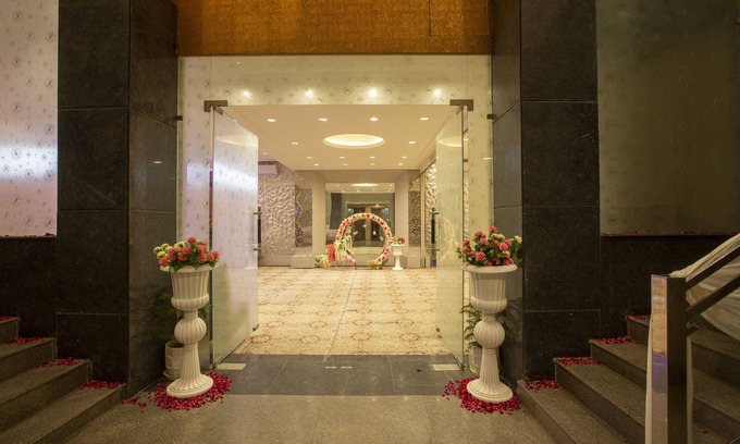 Gurugram Hotel | Hotel Sakura by Maps, GURGAON