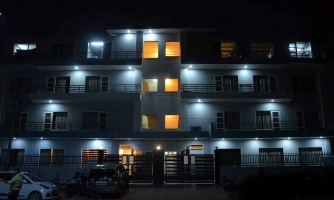 DLF Phase 5 Hotel | Hotel The Luxem