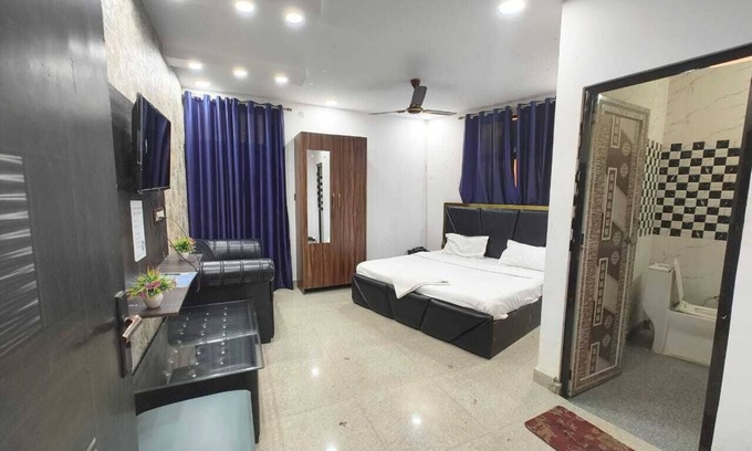 Bhajanpura Hotel | HOTEL VCR INN