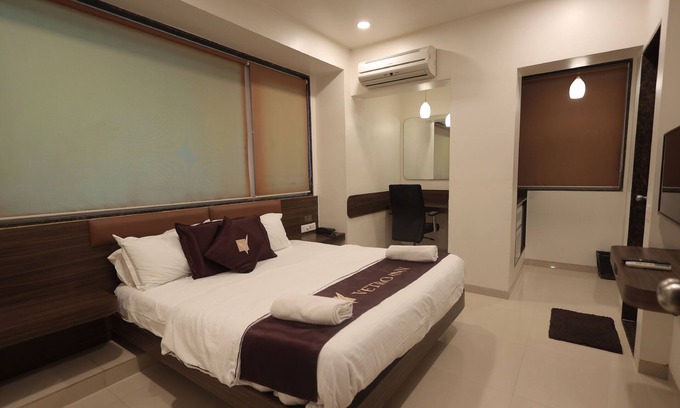 Surat Hotel | Hotel Vetro Inn
