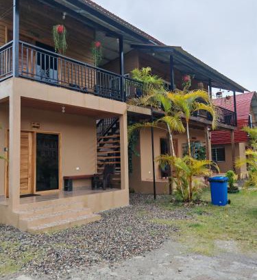 Tela Casa | Hotel y Cabañas El Sauce