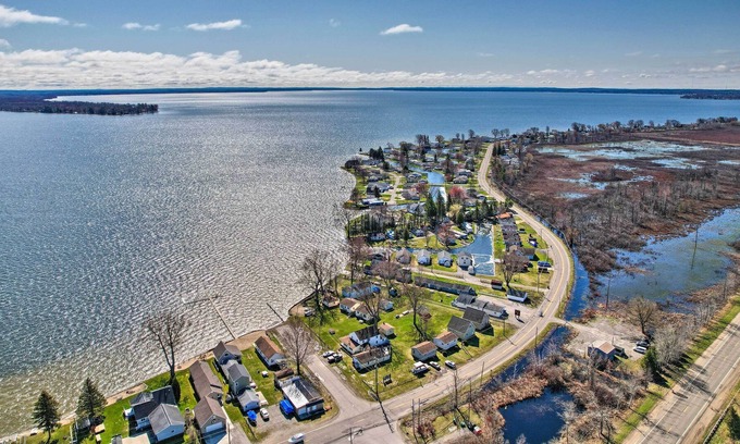 Houghton Lake Cabina | Houghton Lake Cabin w/ Private Resort Beach!