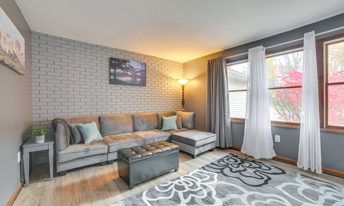 Houghton Lake Casa | Houghton Lake Vacation Rental - Walk to the Water!