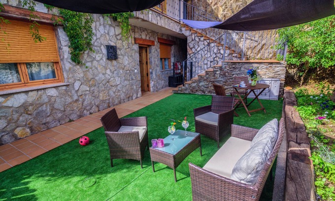 La Omanuela Casa | Casa 'Aguas Frías 3' con vistas a la montaña, jardín privado y Wi-Fi