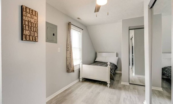 Old Brooklyn Casa | House Hotels - Henninger Upper
