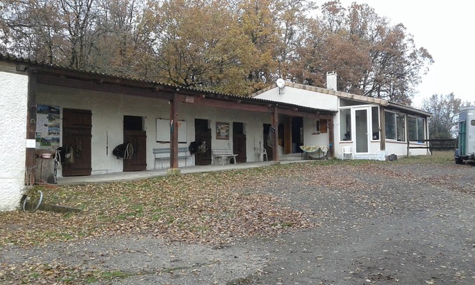 Pailloles Casa | House in a rural setting with horses nearby
