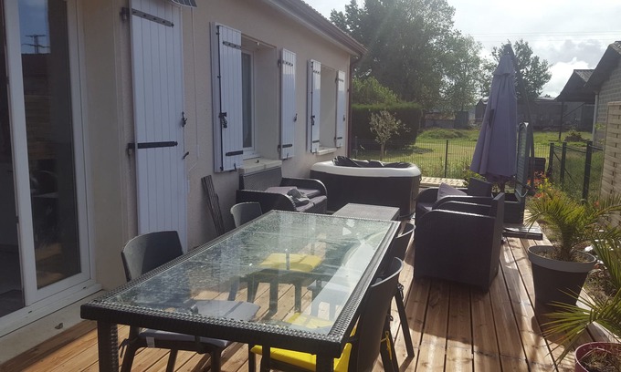 Saint-Medard-de-Guizieres Casa | casa en el campo