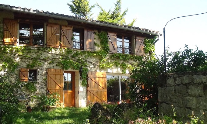 Cordes-sur-Ciel Casa | Casa de piedra de 90 m2 a la sombra de un roble clasificado como patrimonio del Tarn.