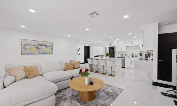 Pinellas Point Casa | Charming 2-bedroom house with AC, WiFi in marvelous St. Petersburg