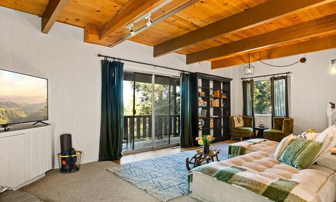 Arrowhead Villas Casa | House In the woods with breathtaking mountain views