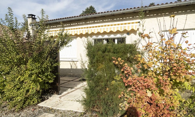 Jaujac Casa | House in village with character