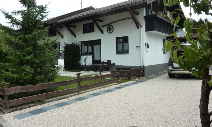 Uebersee Apartamento | Apartamento luminoso, de estilo rural, para las familias y duermen hasta tarde