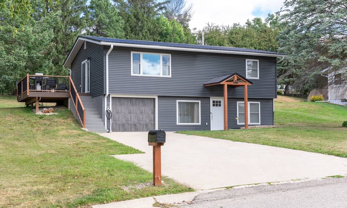 Decorah Casa | House near Trout Run Trail w/EV charger