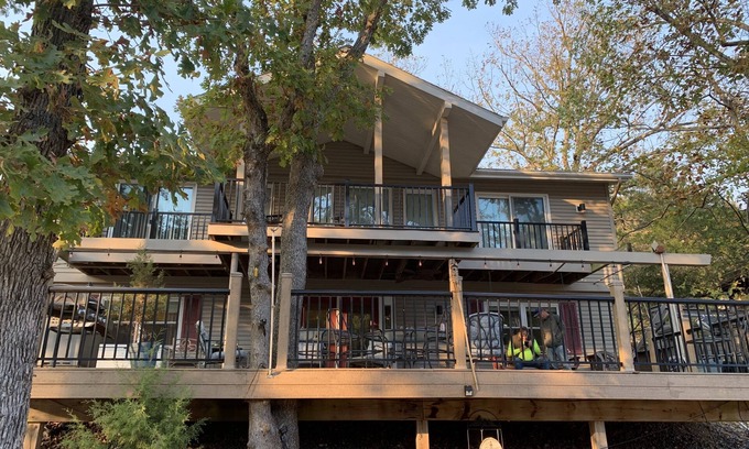 Camdenton Casa | House - On quiet cove at the LAKE- Sleeps 10 - 5 BR/5BA