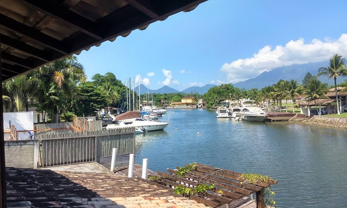 Bracui Casa | House on the Bracuhy channel in a condominium with total security