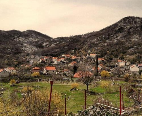 Donje Polje Casa | house on the hill